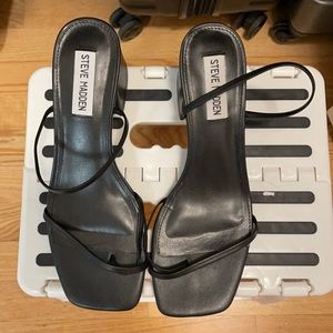 Black sandals with low heel